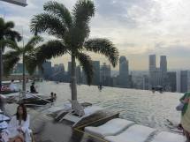 Piscina all'ultimo piano del Marina Bay Hotel